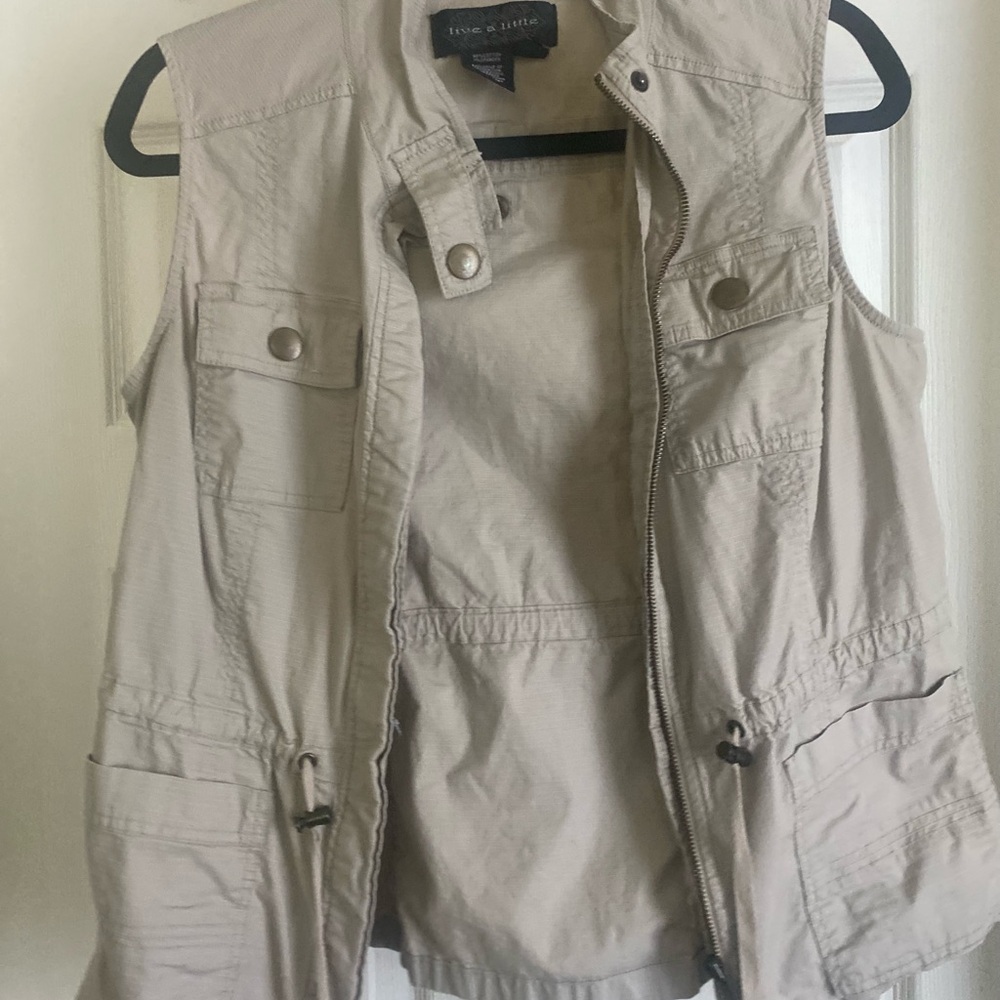 Sleeveless jacket - Picture 3 of 3